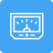 Biała ikona elektryka przedstawiająca monitor na niebieskim tle.
